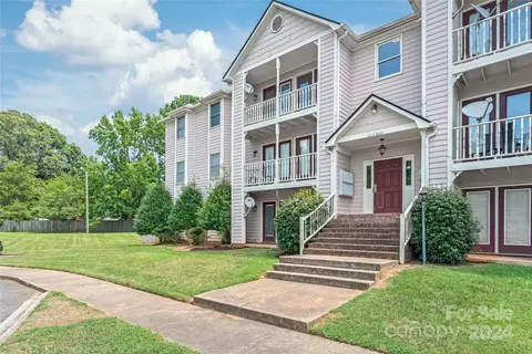 6129 Meadow Rose Ln, Charlotte, NC 28215