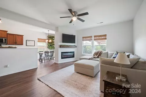 191 Hidden Lakes Rd, Statesville, NC 28677