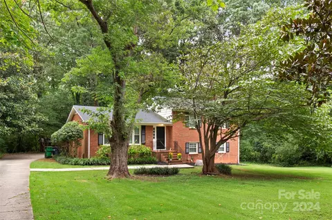 6726 Lakeside Dr, Charlotte, NC 28215