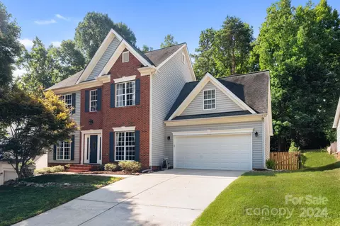 13017 Asheford Woods Ln, Charlotte, NC 28278