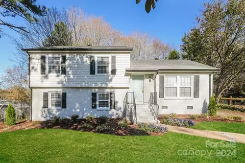 318 Huntsmoor Dr, Charlotte, NC 28217