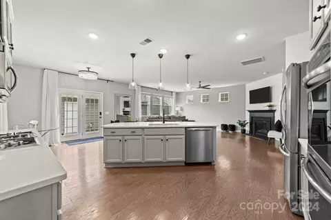 Kitchen - 16615 Stonecutter Ln, Davidson, NC 28036 photo 4 of 4