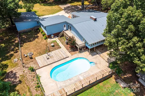 3240 30th Ne St NE, Hickory, NC 28601