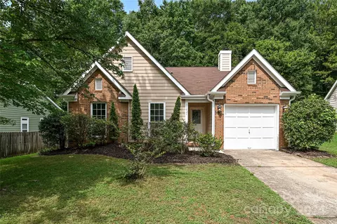 11621 Chadburn Ln, Charlotte, NC 28215