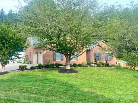 1010 Cambridge Ct, Lenoir, NC 28645