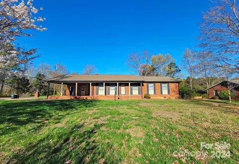 119 Parkwood Ln, Statesville, NC 28677