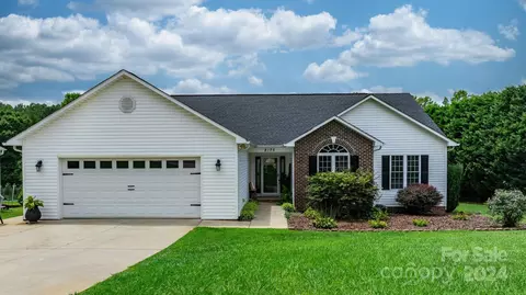 2175 Picnic Dr, Newton, NC 28658