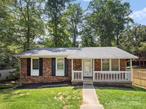 140 Locust Ct, Arden, NC 28704