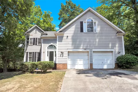 1215 Long Paw Ln, Charlotte, NC 28214