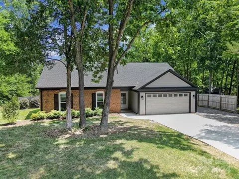 2312 Castlecomer Dr, Charlotte, NC 28262