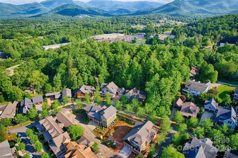 25 Wordsworth Rd, Black Mountain, NC 28711
