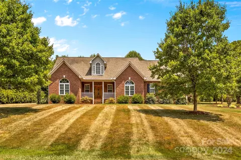 2654 Fines Creek Dr, Statesville, NC 28625