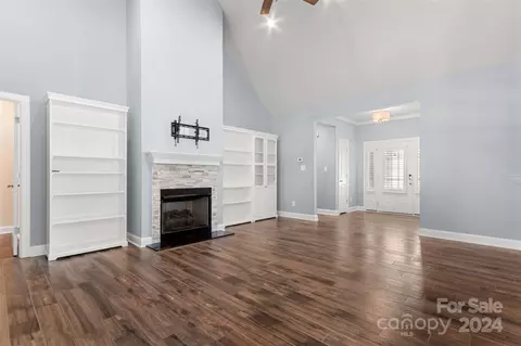 Living - 954 Wilson Dr, Lancaster, SC 29720 photo 1 of 2