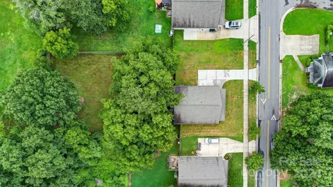 View/Area - 3906 Sofley Rd, Charlotte, NC 28206 photo 2 of 3