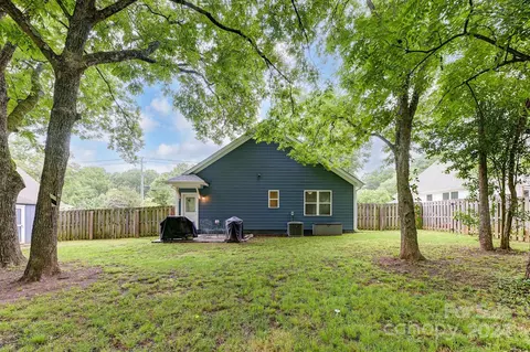 Exterior - 3906 Sofley Rd, Charlotte, NC 28206 photo 6 of 7