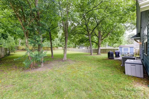 Exterior - 3906 Sofley Rd, Charlotte, NC 28206 photo 4 of 7