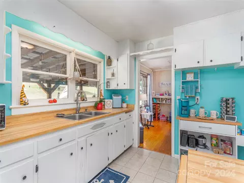 Kitchen - 4784 Old Clyde Rd, Clyde, NC 28721 photo 2 of 3