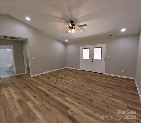68 Haven Ridge S Ln S, Marion, NC 28752 photo 3