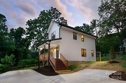 27 Eastview Cir, Asheville, NC 28806