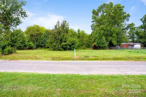 104 Washington Ave, Mount Olive, NC 28365
