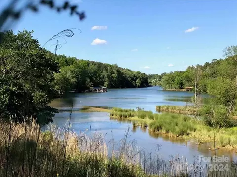 1928 W Paradise Harbor Dr, Connelly Springs, NC 28612