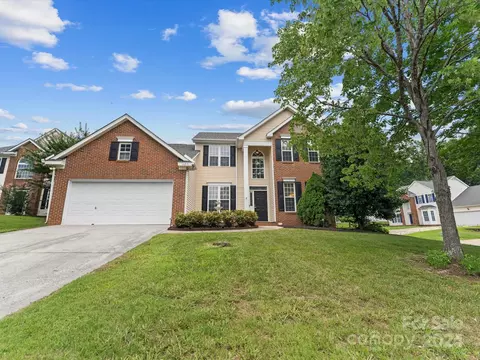 10215 Fairbourne Ct, Charlotte, NC 28269
