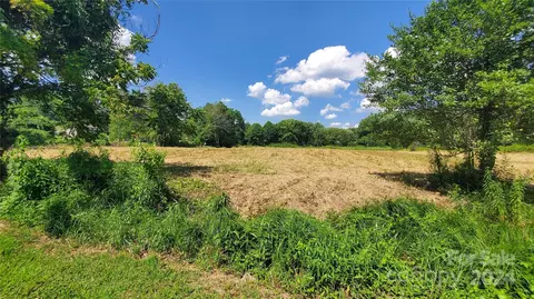 000 Greenway Ln, Newland, NC 28657