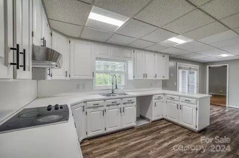 204 Castlegate Dr, Morganton, NC 28655 photo 8