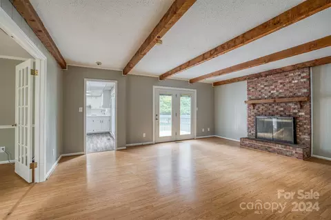 204 Castlegate Dr, Morganton, NC 28655 photo 4