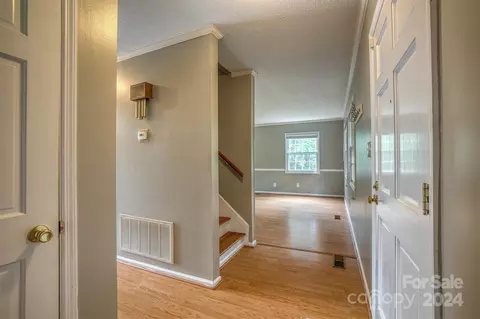 204 Castlegate Dr, Morganton, NC 28655 photo 6