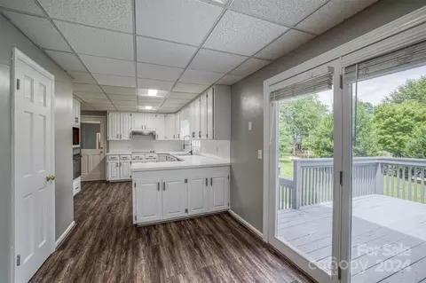 204 Castlegate Dr, Morganton, NC 28655 photo 9