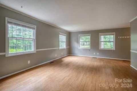 204 Castlegate Dr, Morganton, NC 28655 photo 5