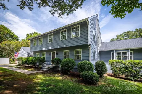 204 Castlegate Dr, Morganton, NC 28655 photo 3