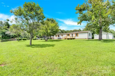 167 Woodwinds Dr, Mooresville, NC 28115