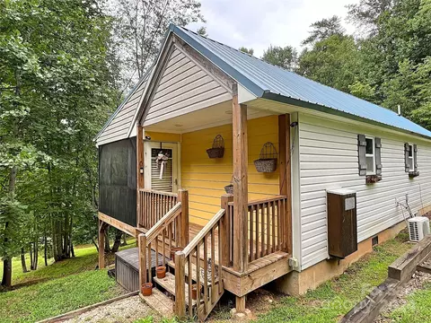 145 Violet Ln, Old Fort, NC 28762