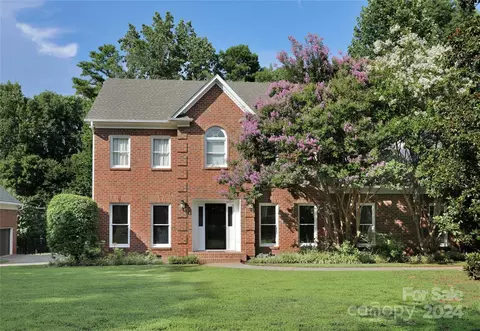9425 Sardis Glen Dr, Matthews, NC 28105