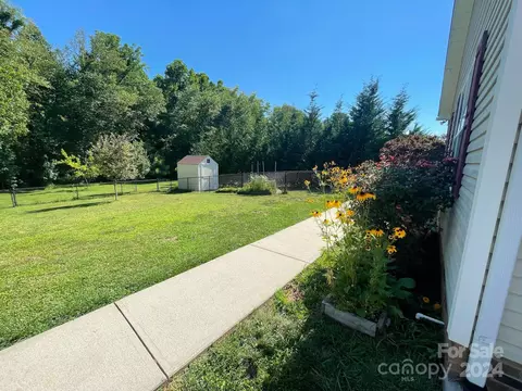 Exterior - 500 Willowbrook Dr, Morganton, NC 28655 photo 3 of 4