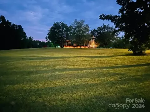 1625 Windy Hill Ln, Great Falls, SC 29055