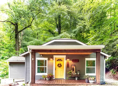 1201 Davis Mountain Rd, Hendersonville, NC 28739
