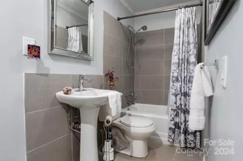 Bath - 166 Eighth Ave, Cramerton, NC 28032 photo 2 of 5