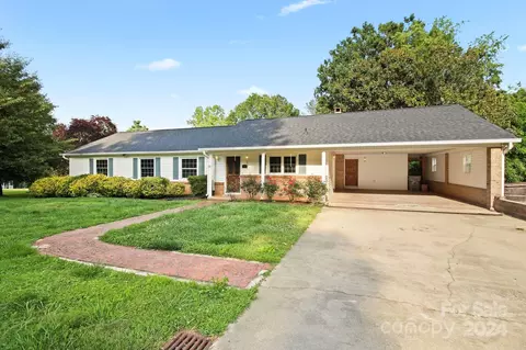 156 Wildwood Rd, Lenoir, NC 28645