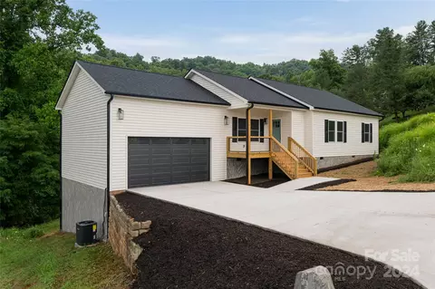 179 Scarlet Rdg Dr, Marshall, NC 28753