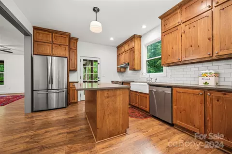 Kitchen - 1396 Braewick Rd, Tryon, NC 28782 photo 2 of 3