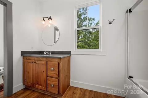 Bath - 1396 Braewick Rd, Tryon, NC 28782 photo 3 of 3