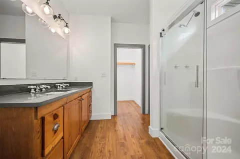 Bath - 1396 Braewick Rd, Tryon, NC 28782 photo 2 of 3