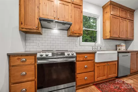 Kitchen - 1396 Braewick Rd, Tryon, NC 28782 photo 3 of 3