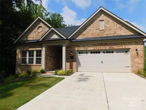 313 Lifestyle Ct, Gastonia, NC 28056