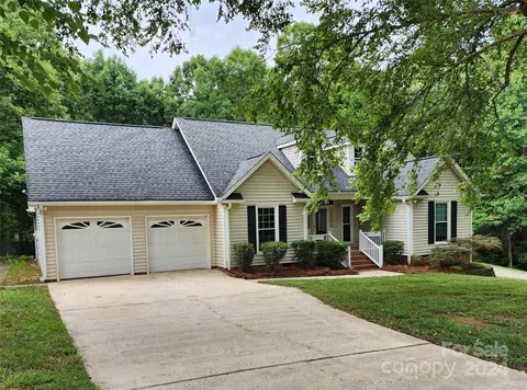 2738 Pine Knoll Ct, Gastonia, NC 28054
