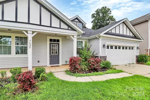 7625 Meridale Forest Dr, Charlotte, NC 28269