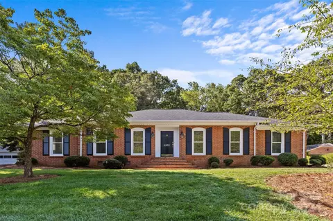 6930 Rocky Falls Rd, Charlotte, NC 28211